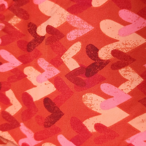 LULAROE LLR TC Heart Valentines Patterned Buttery Soft Legging Tall Curvy - Picture 1 of 2